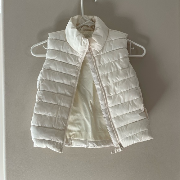 Old Navy Other - 3 for $15💗Girls puffer vest!